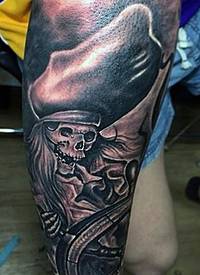 手臂黑灰海盗骷髅纹身图案