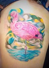 大腿彩色粉红色火烈鸟纹身图案