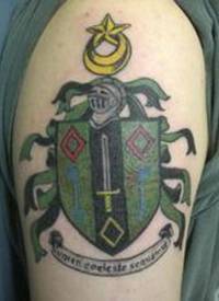 绿色的勋章盾牌纹身图案