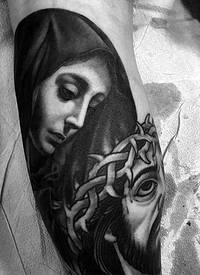 戴荆棘的耶稣和圣母玛利亚宗教纹身图案
