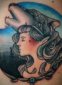 背部狼和森林女人彩色纹身图案