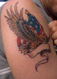 男性肩部爱国者美国纹身图案