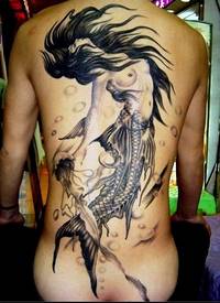 背部性感美丽的美人鱼纹身图案