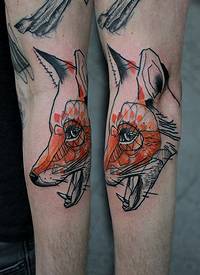 腿部彩色线条狐狸头纹身图案