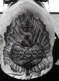 颈部宗教主题黑色心脏和十字架纹身图案