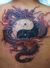 火龙与阴阳八卦背部纹身图案