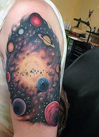 手臂好看的彩色卡通太空星球纹身图案