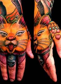 手臂插画风格彩色猫和骷髅纹身图案