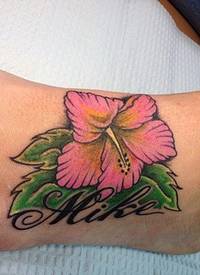 脚背彩色温柔的夏威夷朱槿花纹身