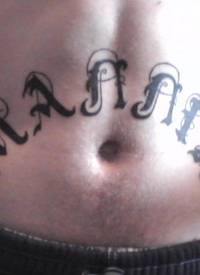 腹部花体英文字母纹身图案