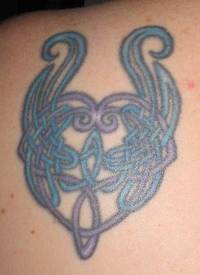 蓝色凯尔特爱心结纹身图案