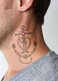 男生脖子上黑色素描创意海军风船锚纹身图片