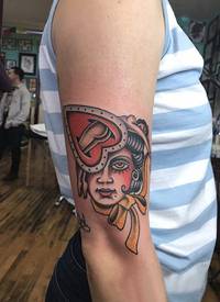 女生手臂上彩绘水彩素描文艺女生人物纹身图片
