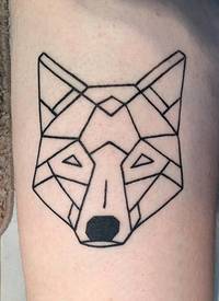 几何动物纹身 男生大腿上黑色的狐狸纹身图片