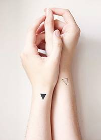 三角形纹身图案 女生手腕上三角形纹身图案