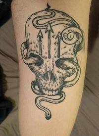 蛇纹身 男生手臂上蛇纹身骷髅头图片
