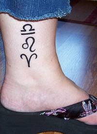 十二星座纹身符号 女生脚踝上黑色的星座符号纹身图片