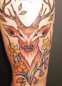 欧美小腿纹身 女生小腿上花朵和鹿纹身图片