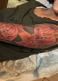 文艺花朵纹身 女生手臂上花朵纹身图案