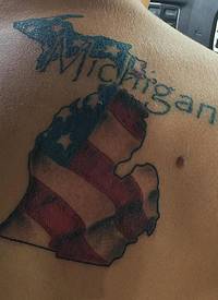 美国国旗纹身 男生背部美国国旗纹身图片