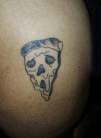 食物纹身 男生肩部黑色的披萨纹身图片