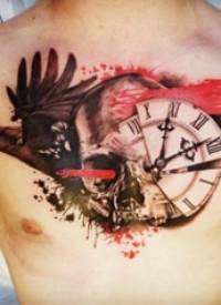 纹身胸部男 男生胸部乌鸦和时钟纹身图片