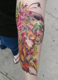 九尾狐狸纹身图案 女生手臂上花朵和狐狸纹身图片