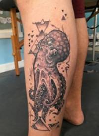 黑色章鱼纹身 男生小腿上三角形和章鱼纹身图片