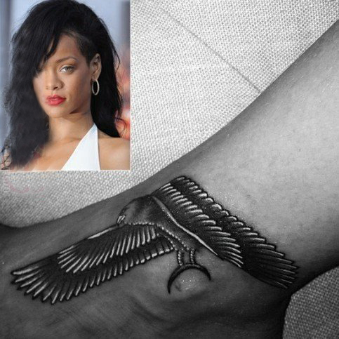 蕾哈娜的纹身  明星脚上黑灰色的老鹰纹身图片