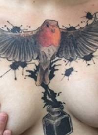 女生胸部纹身 女生胸部墨水和鸟纹身图片