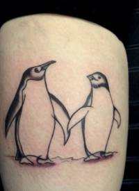 企鹅纹身图  彩绘呆萌的企鹅纹身图案