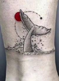 9张脚踝黑色点刺植物动物+红点元素的纹身图片