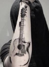 9张乐器吉他相关的纹身图案作品图片