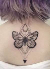 12张漂亮黑色蝴蝶纹身图案作品欣赏