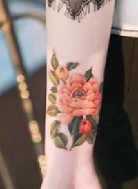 红色花朵纹身：漂亮的一组红牡丹等花卉纹身图案