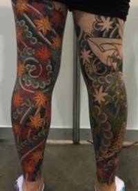 日式风格的传统花腿纹身作品欣赏