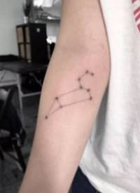 小星星连线的星座符号纹身图案