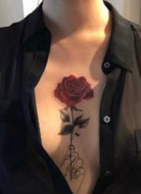 酷女孩最爱的红色玫瑰花纹身图片9张