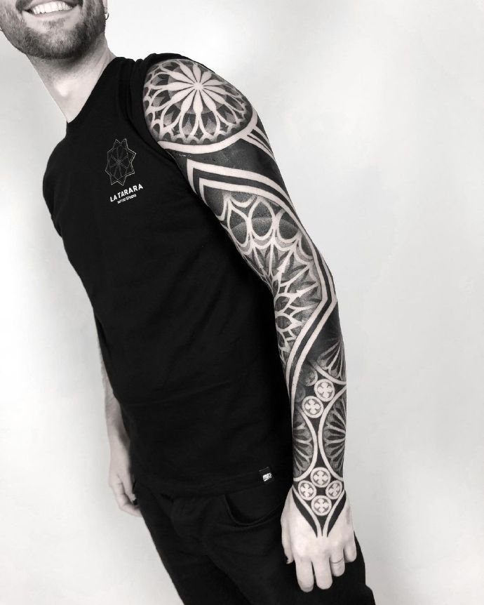 一组酷酷的几何花臂纹身图片