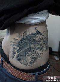 中国传统鲤鱼莲花枫叶纹身图案_鲤鱼纹身图案大全_纹身图吧