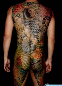 一张鲤鱼戏水的纹身素材_鲤鱼纹身图案大全_纹身图吧