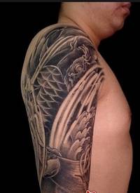蓝色锦鲤和莲花的手臂纹身图案_鲤鱼纹身图案大全_纹身图吧