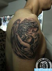 男性后背流行漂亮的天使纹身图片_天使纹身图案大全_纹身图吧