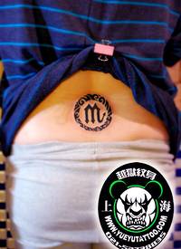 肩膀字体纹身图案上海越狱纹身店作品_汉字纹身图案大全_纹身图吧