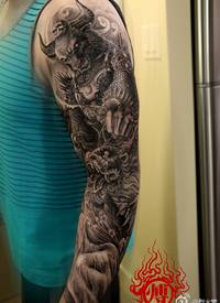 时尚经典的一款花臂恶魔与狼人纹身手稿_花臂纹身图案大全_纹身图吧