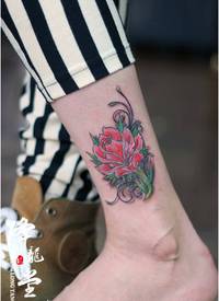 前胸时尚精美的爱心玫瑰纹身图案_玫瑰花纹身图案大全_纹身图吧
