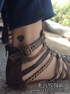 分享一款脚踝钻石纹身图案