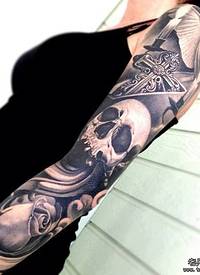 男人手臂潮流经典的一款彩色花臂龙纹身图案_花臂纹身图案大全_纹身图吧