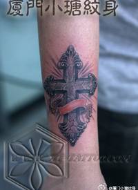 后背经典的欧美石雕十字架纹身图案_十字架纹身图案大全_纹身图吧