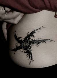 女生腿部漂亮的精灵纹身图案_女生纹身图案大全_纹身图吧